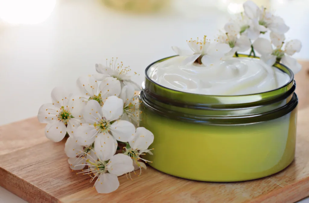 Crema corporal con flores blancas | Lo Mejor en Belleza