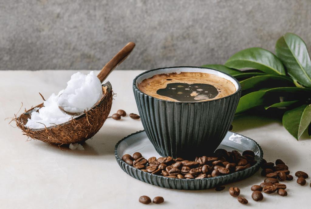 Cómo hacer exfoliantes caseros en 2025 para rostro y cuerpo: recetas fáciles y naturales 5 Aceite de coco y cafe | Lo Mejor en Belleza