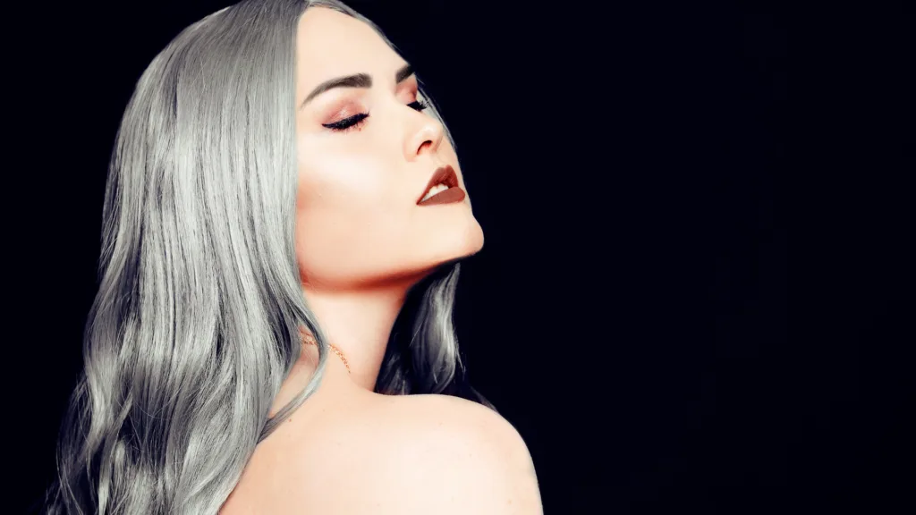 Los 5 mejores champús para cabello gris: beneficios y cómo elegir el ideal en 2025 2 Cabello gris largo | Lo Mejor en Belleza