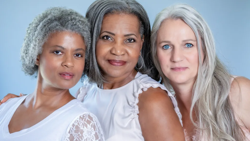 Los 5 mejores champús para cabello gris: beneficios y cómo elegir el ideal en 2025 1 Distintos cabellos grises | Lo Mejor en Belleza